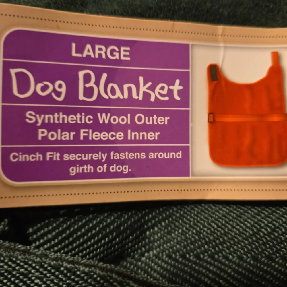 071125 The image shows a large, green dog blanket by Pet Champion. The blanket f